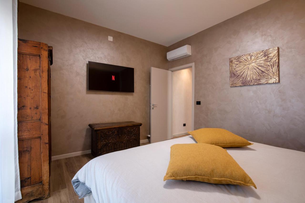La Lupa Apartment - In The Heart Of Aosta With Car Box מראה חיצוני תמונה