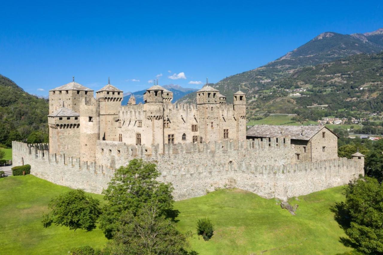 La Lupa Apartment - In The Heart Of Aosta With Car Box מראה חיצוני תמונה